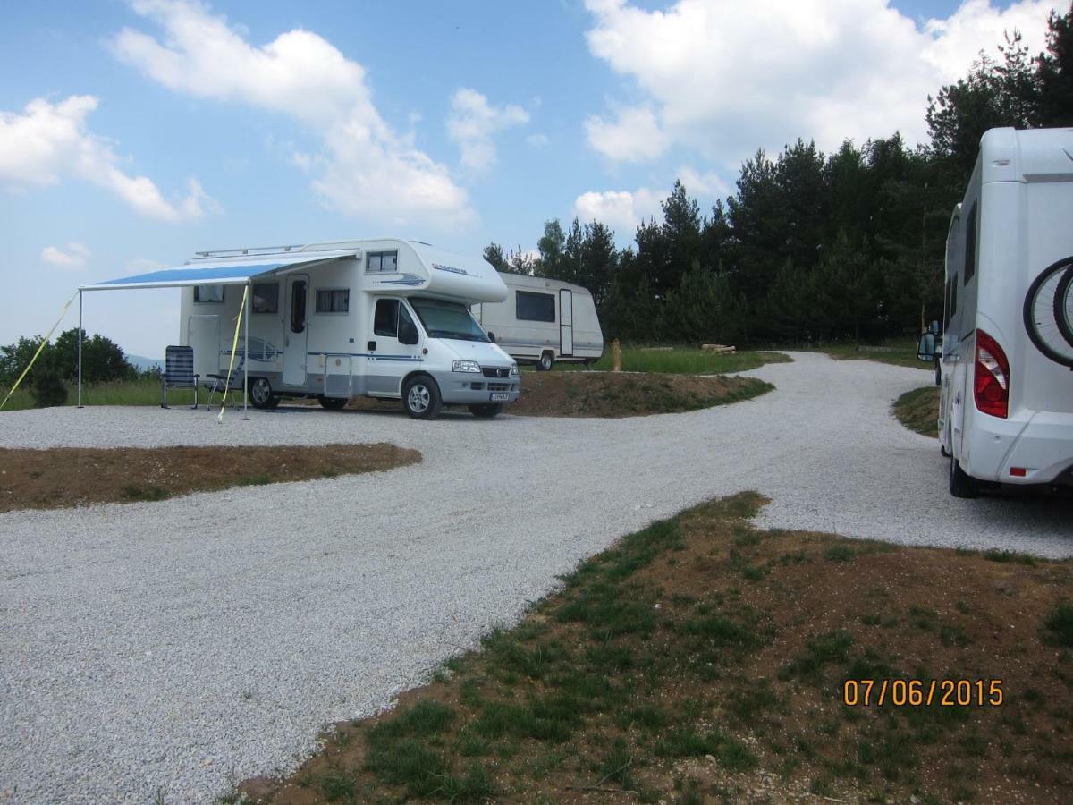 Holiday Home Virida, App Leopold III Ivancna Gorica Luaran gambar